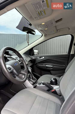 Внедорожник / Кроссовер Ford Escape 2015 в 