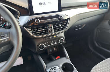 Внедорожник / Кроссовер Ford Escape 2020 в 