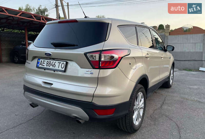 Внедорожник / Кроссовер Ford Escape 2017 в Днепре