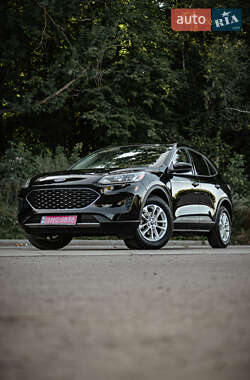Внедорожник / Кроссовер Ford Escape 2020 в 