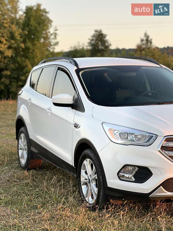 Внедорожник / Кроссовер Ford Escape 2016 в Золочеве