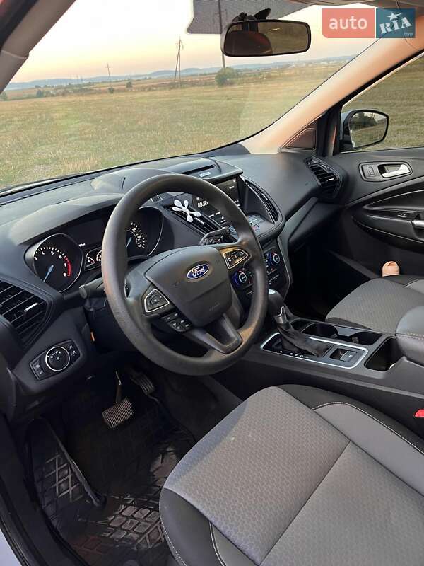 Внедорожник / Кроссовер Ford Escape 2016 в Золочеве