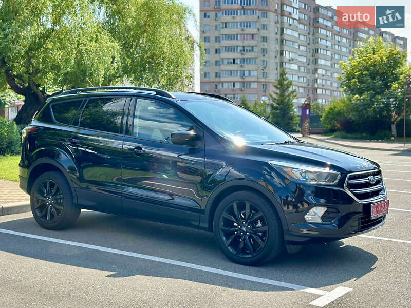 Внедорожник / Кроссовер Ford Escape 2017 в Киеве