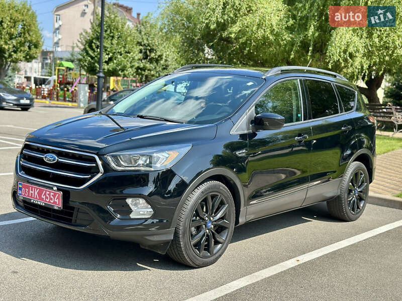 Внедорожник / Кроссовер Ford Escape 2017 в Киеве