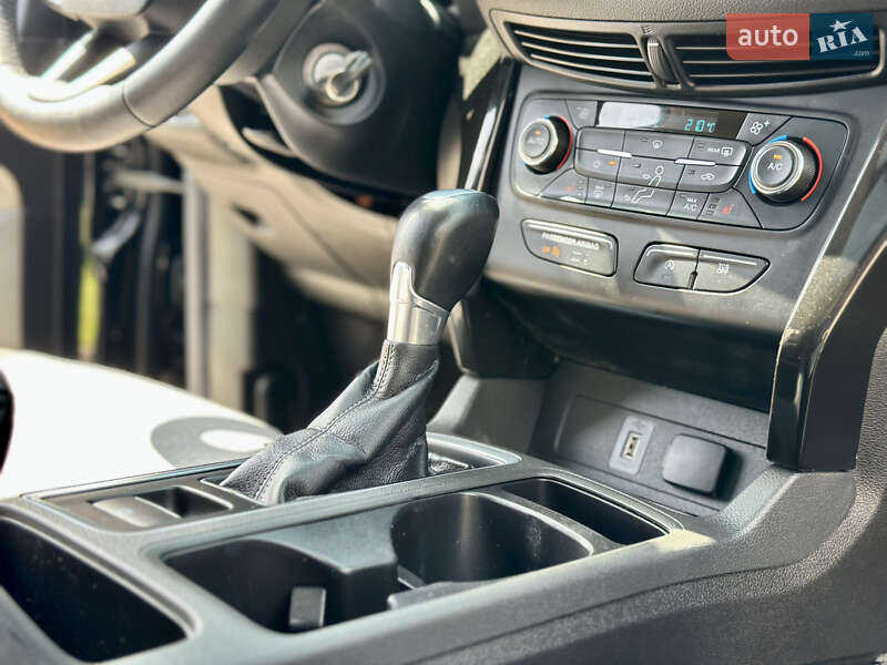 Внедорожник / Кроссовер Ford Escape 2017 в Киеве