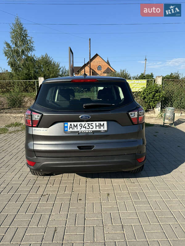 Внедорожник / Кроссовер Ford Escape 2016 в Черновцах
