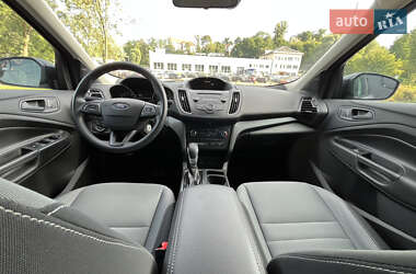 Внедорожник / Кроссовер Ford Escape 2018 в 
