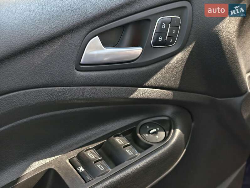 Внедорожник / Кроссовер Ford Escape 2014 в Одессе