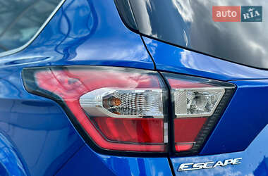Внедорожник / Кроссовер Ford Escape 2018 в 