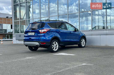 Внедорожник / Кроссовер Ford Escape 2018 в 