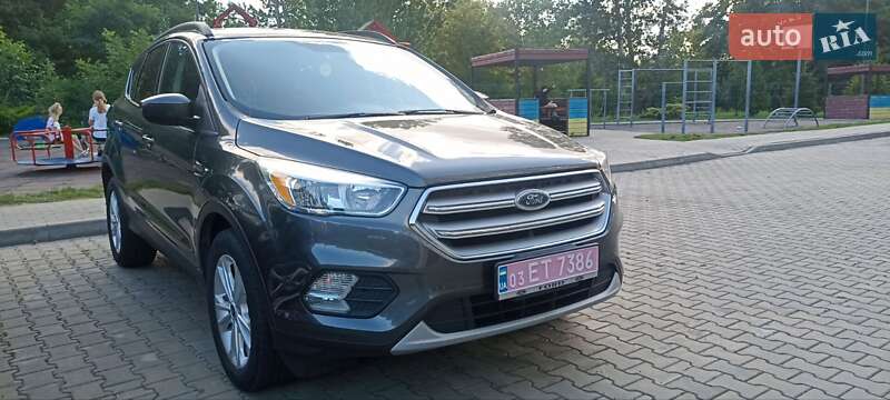 Внедорожник / Кроссовер Ford Escape 2018 в 