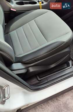 Внедорожник / Кроссовер Ford Escape 2013 в 