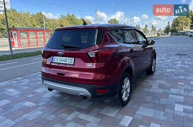 Внедорожник / Кроссовер Ford Escape 2018 в 