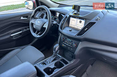 Внедорожник / Кроссовер Ford Escape 2018 в 