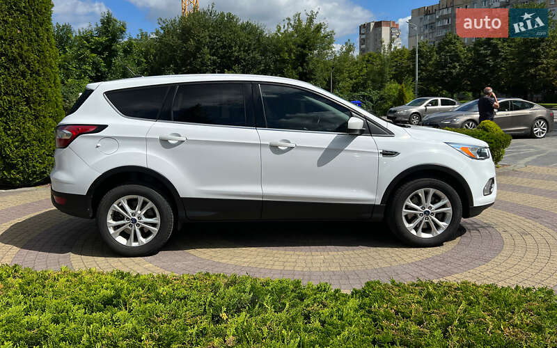 Внедорожник / Кроссовер Ford Escape 2017 в Львове