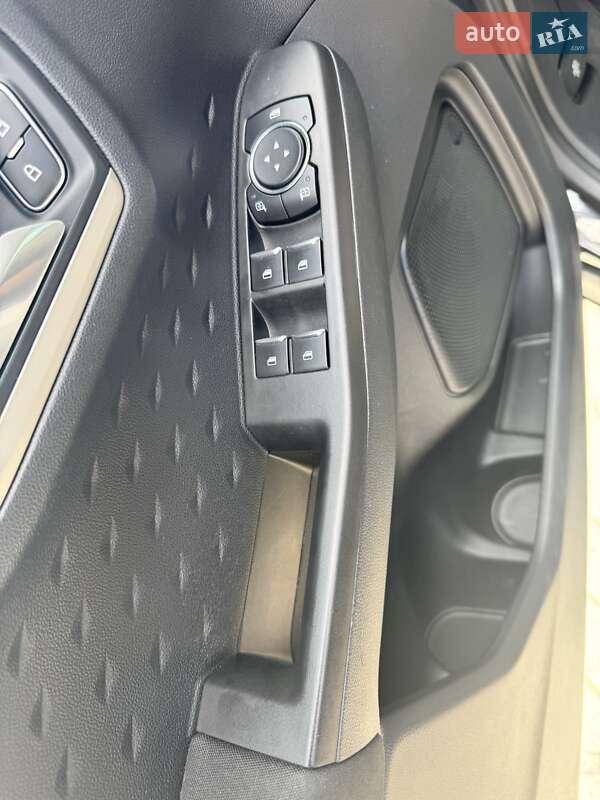 Внедорожник / Кроссовер Ford Escape 2020 в Киеве