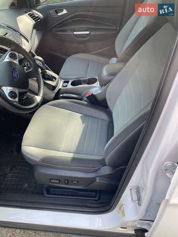 Внедорожник / Кроссовер Ford Escape 2015 в Яготине