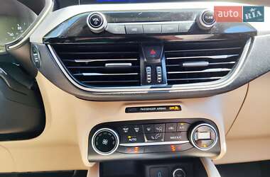 Внедорожник / Кроссовер Ford Escape 2019 в 