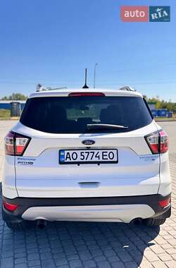 Внедорожник / Кроссовер Ford Escape 2017 в 