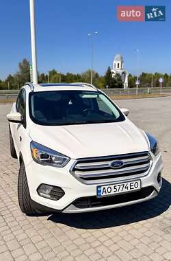 Внедорожник / Кроссовер Ford Escape 2017 в 