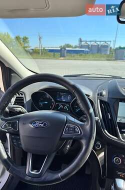 Внедорожник / Кроссовер Ford Escape 2017 в 