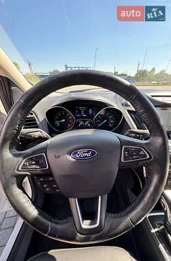 Внедорожник / Кроссовер Ford Escape 2017 в 