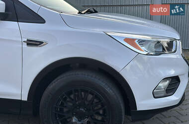 Внедорожник / Кроссовер Ford Escape 2018 в 