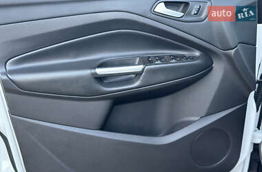 Внедорожник / Кроссовер Ford Escape 2018 в 