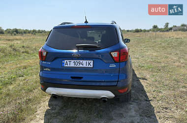 Внедорожник / Кроссовер Ford Escape 2019 в 
