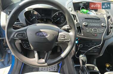 Внедорожник / Кроссовер Ford Escape 2017 в 