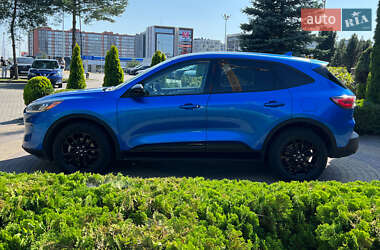 Внедорожник / Кроссовер Ford Escape 2020 в 