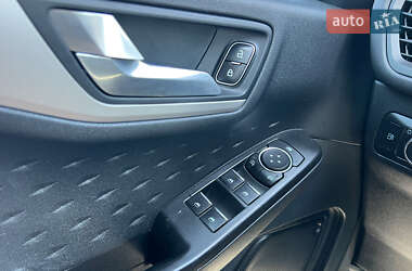 Внедорожник / Кроссовер Ford Escape 2020 в 