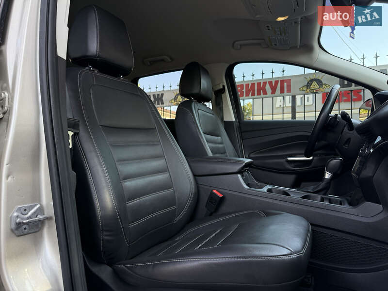 Внедорожник / Кроссовер Ford Escape 2016 в Николаеве