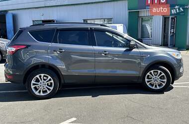Внедорожник / Кроссовер Ford Escape 2017 в 