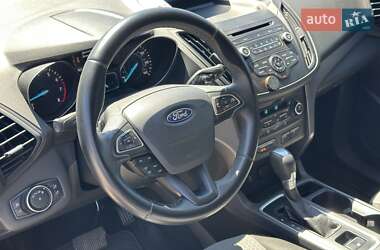 Внедорожник / Кроссовер Ford Escape 2017 в 
