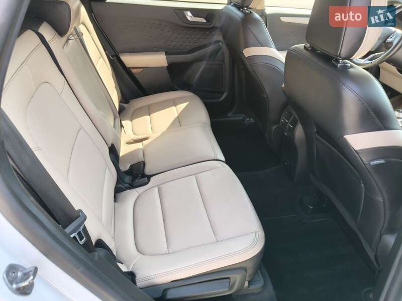 Внедорожник / Кроссовер Ford Escape 2019 в Тернополе