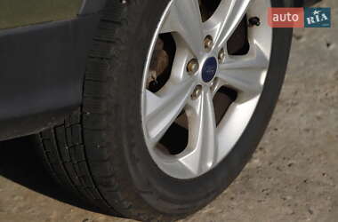 Внедорожник / Кроссовер Ford Escape 2012 в 