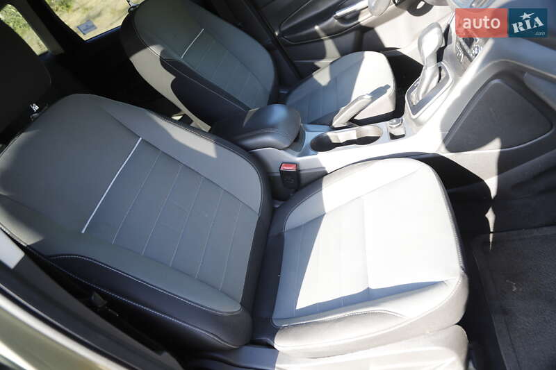 Внедорожник / Кроссовер Ford Escape 2012 в Чечельнике