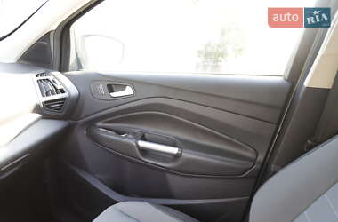 Внедорожник / Кроссовер Ford Escape 2012 в 