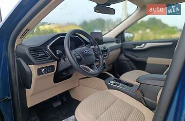 Внедорожник / Кроссовер Ford Escape 2019 в 