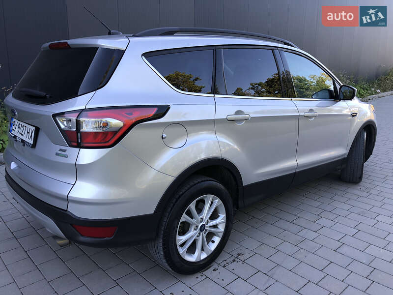Внедорожник / Кроссовер Ford Escape 2018 в Хмельницком
