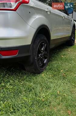 Внедорожник / Кроссовер Ford Escape 2012 в 
