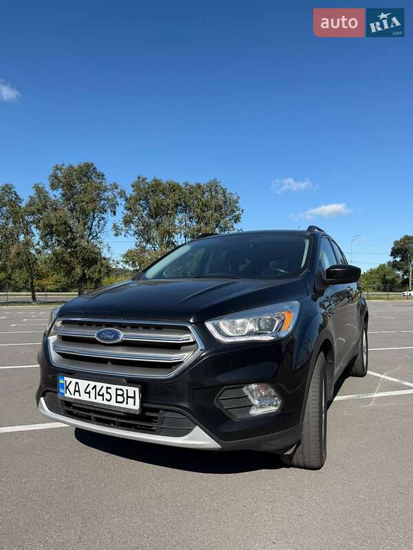 Внедорожник / Кроссовер Ford Escape 2017 в 