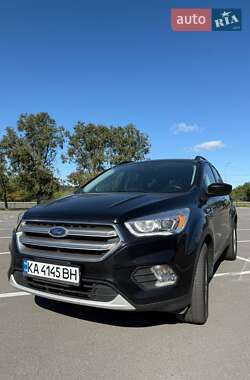 Внедорожник / Кроссовер Ford Escape 2017 в 