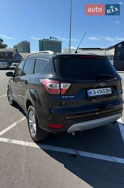 Внедорожник / Кроссовер Ford Escape 2017 в 