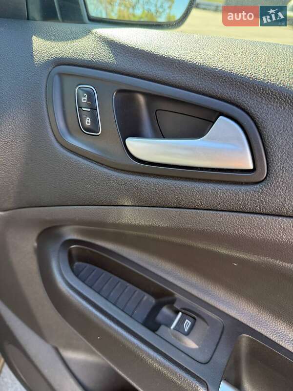 Внедорожник / Кроссовер Ford Escape 2017 в Киеве фото 10 Внедорожник / Кроссовер Ford Escape 2017 в Киеве