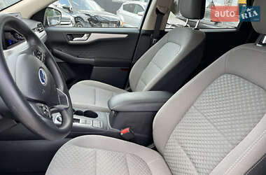Внедорожник / Кроссовер Ford Escape 2019 в 