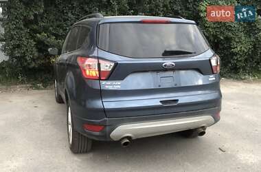 Внедорожник / Кроссовер Ford Escape 2018 в 