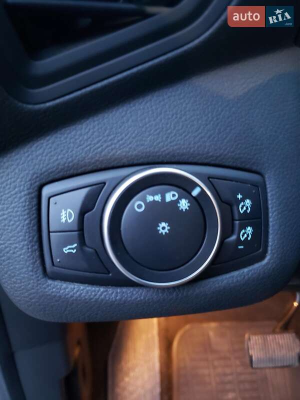 Внедорожник / Кроссовер Ford Escape 2017 в Ужгороде