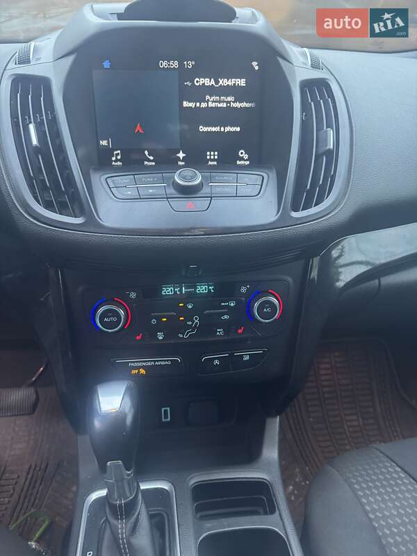 Внедорожник / Кроссовер Ford Escape 2017 в Ужгороде